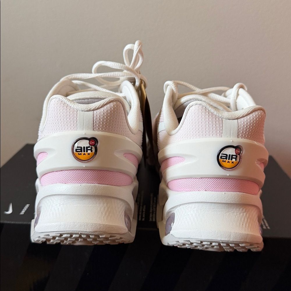 Nike Air Max DN8 GS Particle Pink HF7310-010 Size 6Y - Picture 4 of 6